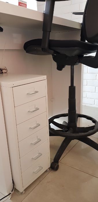 Sprzedam wyposażenie salonu