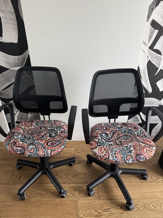 Крісла офісні ,в дуже доброму стані .