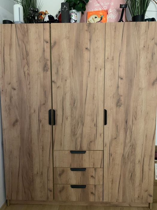 Szafa JENSLEV 144x176 3 drzwi 3 szuflady kolor debu.