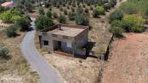 Moradia com terreno rústico em Benafim, para renovar