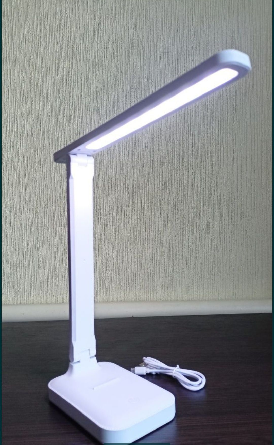 Настольна LED лампа на аккумуляторі