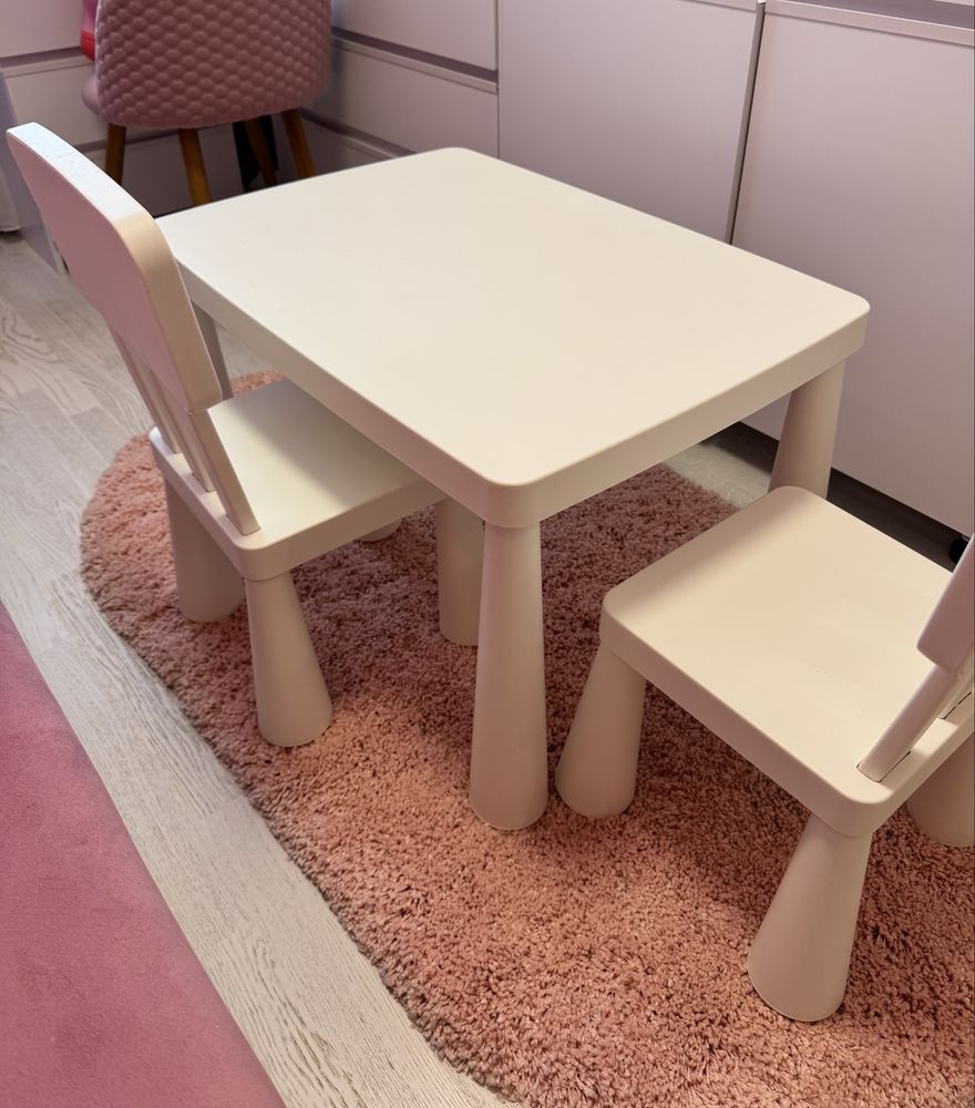 Дитячий столик Ikea і 2 стільці