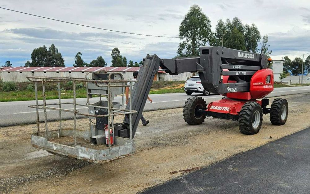 Vende-se plataforma articulada diesel 18m Manitou 180 ATJ