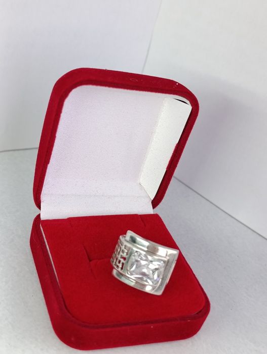 Серебряний кольцо-перстень