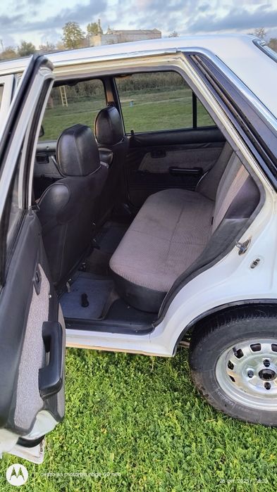 Продам Мазду 323.