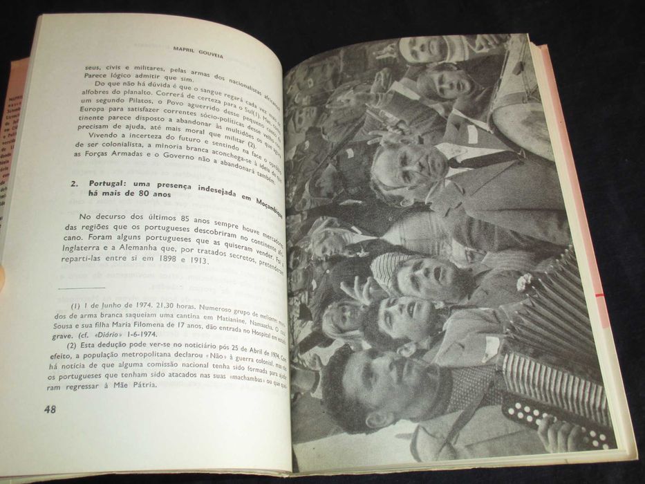 Livro Moçambique o passado e o presente Mapril Gouveia