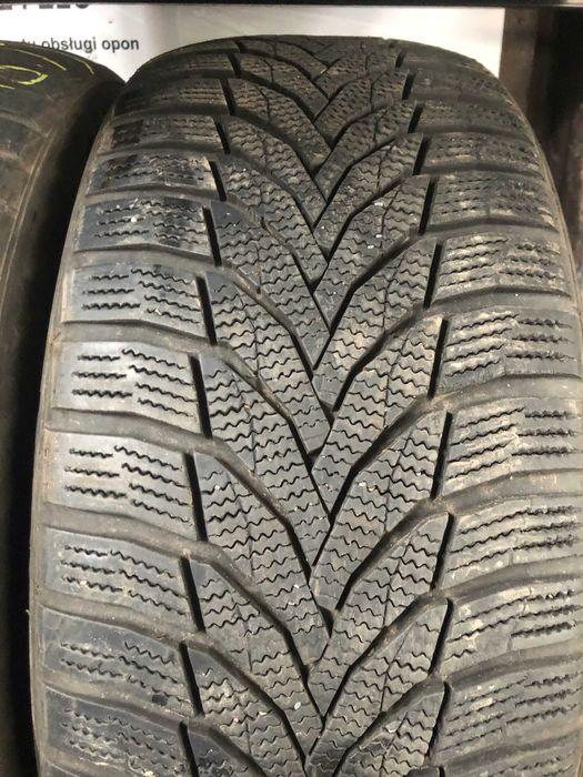 235/45R18 Dwie używane opony zimowe Nexen