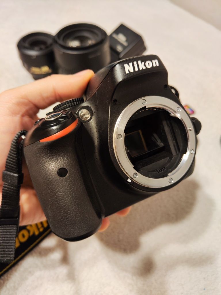 Nikon d5100 + obiektywy + karta SD + filtry