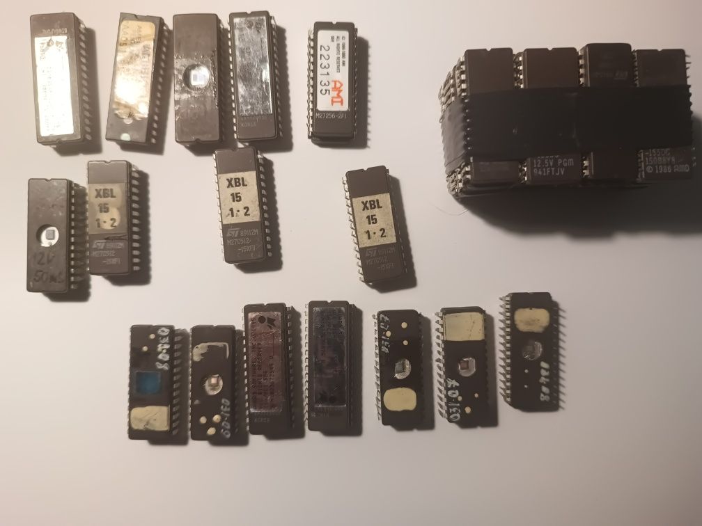 EEPROM микросхемы памяти