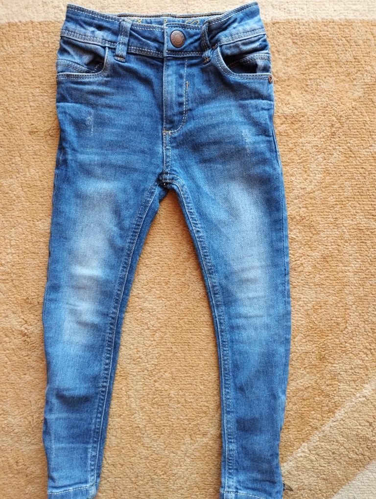 Spodnie jeansowe dla dziewczynki rozmiar 104