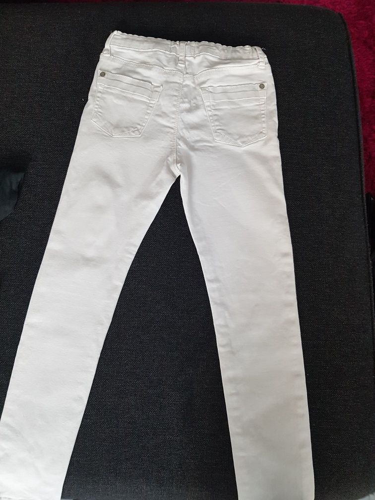 Białe jeansy 9 lat