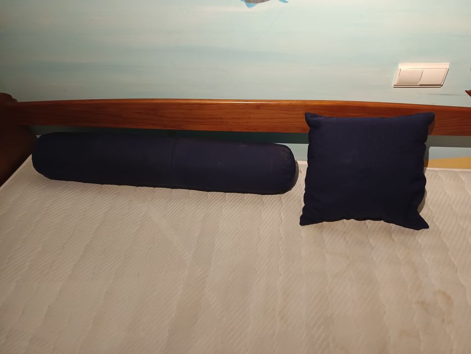Cama em cerejeira solteiro, com cama extra em baixo + 2 colchões + 2 a