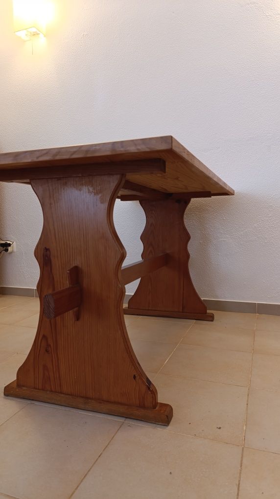 Mesa em pinho maciço