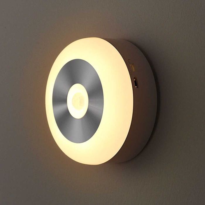 Luz LED com sensor - Ideal para corredores, escadas e roupeiros.