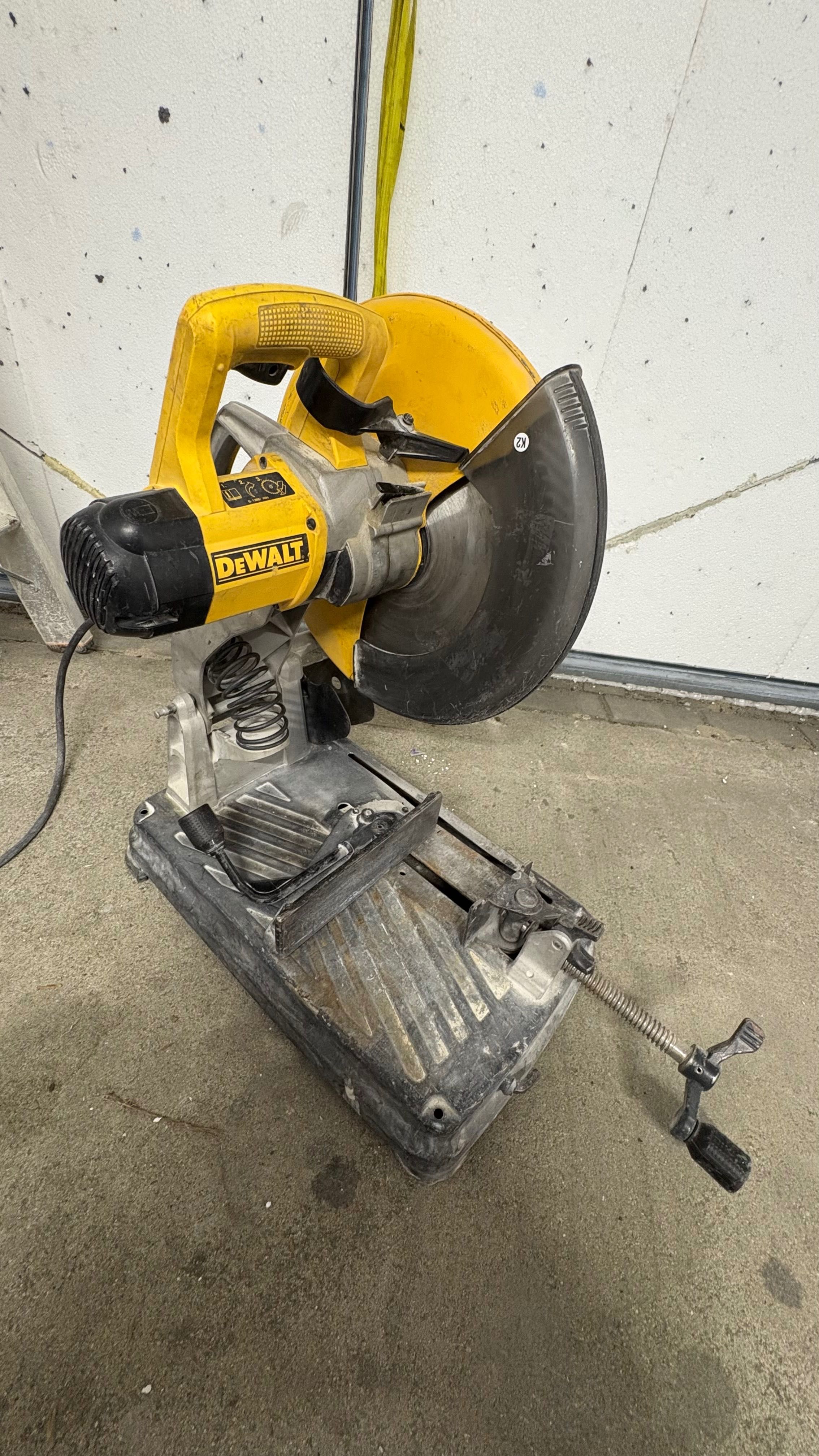 Piła DeWalt DW872