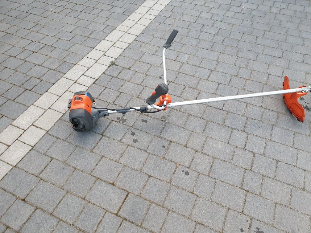 Kosa spalinowa husqvarna 135r.  Moc 1.9km