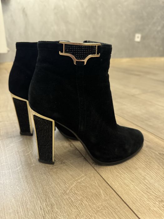 Чоботи замшеві демісезонні 490 грн