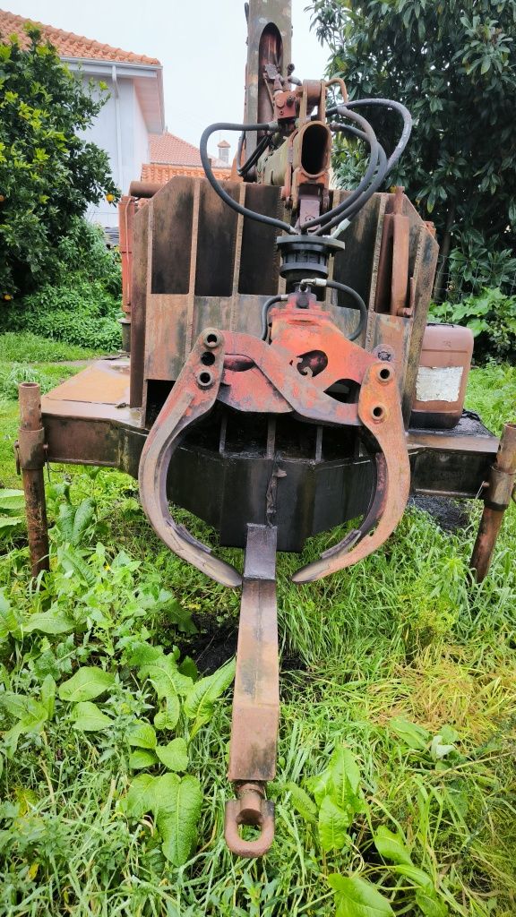 Máquina/ reboque de rachar