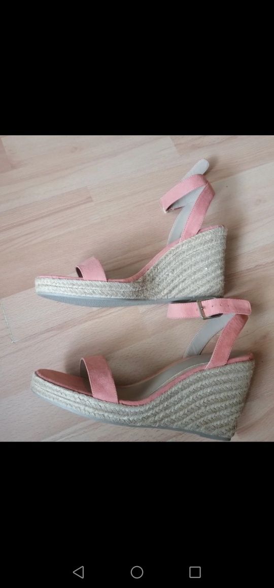 Sprzedam buty damskie nowe niechodzone