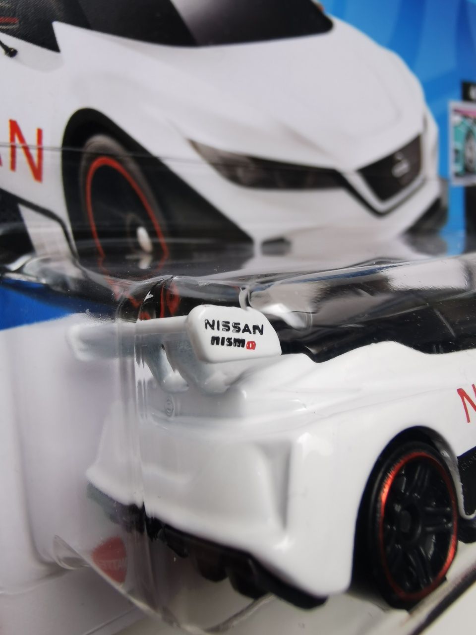 Hot Wheels Nissan Leaf Nismo RC_02