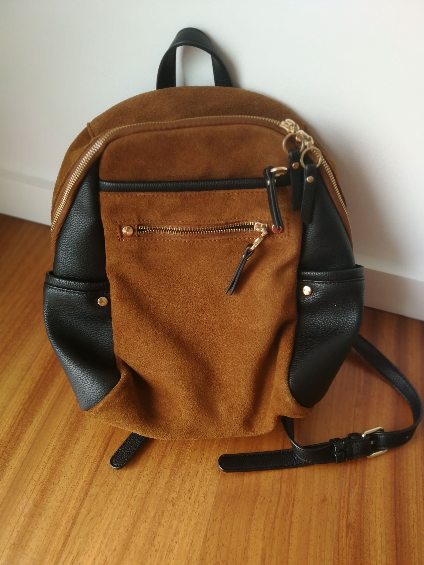 Mochila Parfois camel e preto