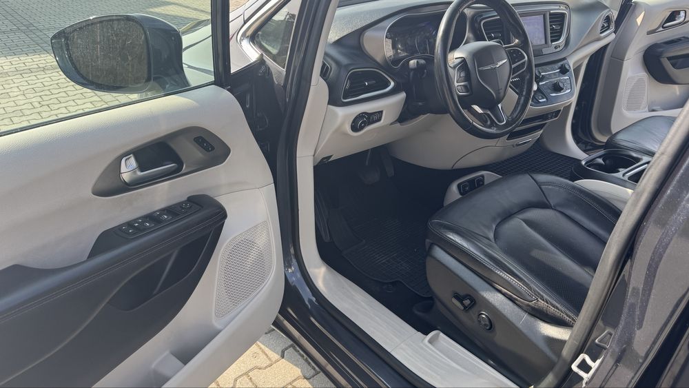 Chrysler Pacyfica ll rok 2020 wersja 7 osobowa 3,6 benzyna