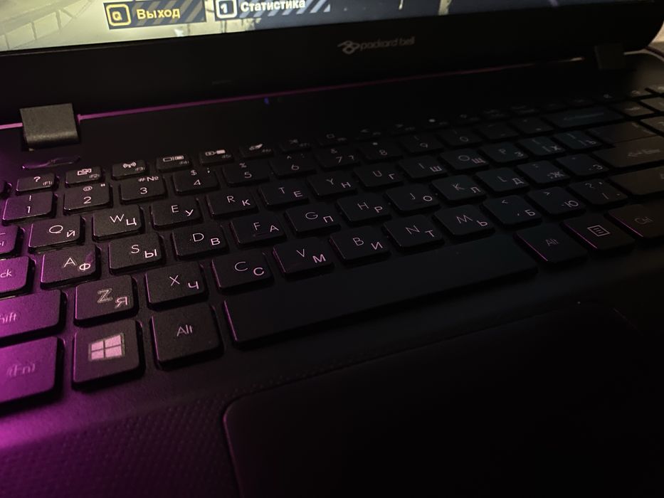 Ноутбук в ідеальному стані)