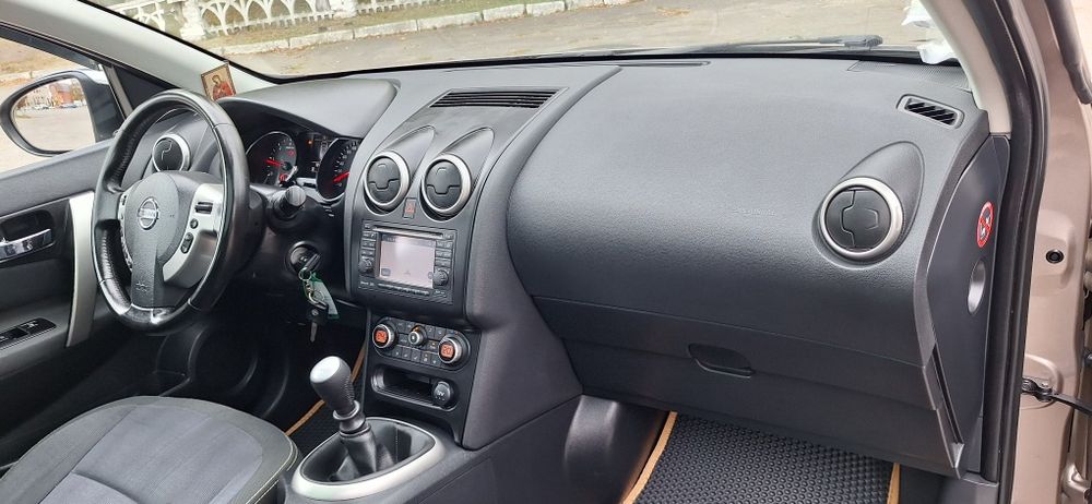 NISSAN Qashgai +2 Tecna 1.5диз. 81kv.110л.с. 6-Ступка