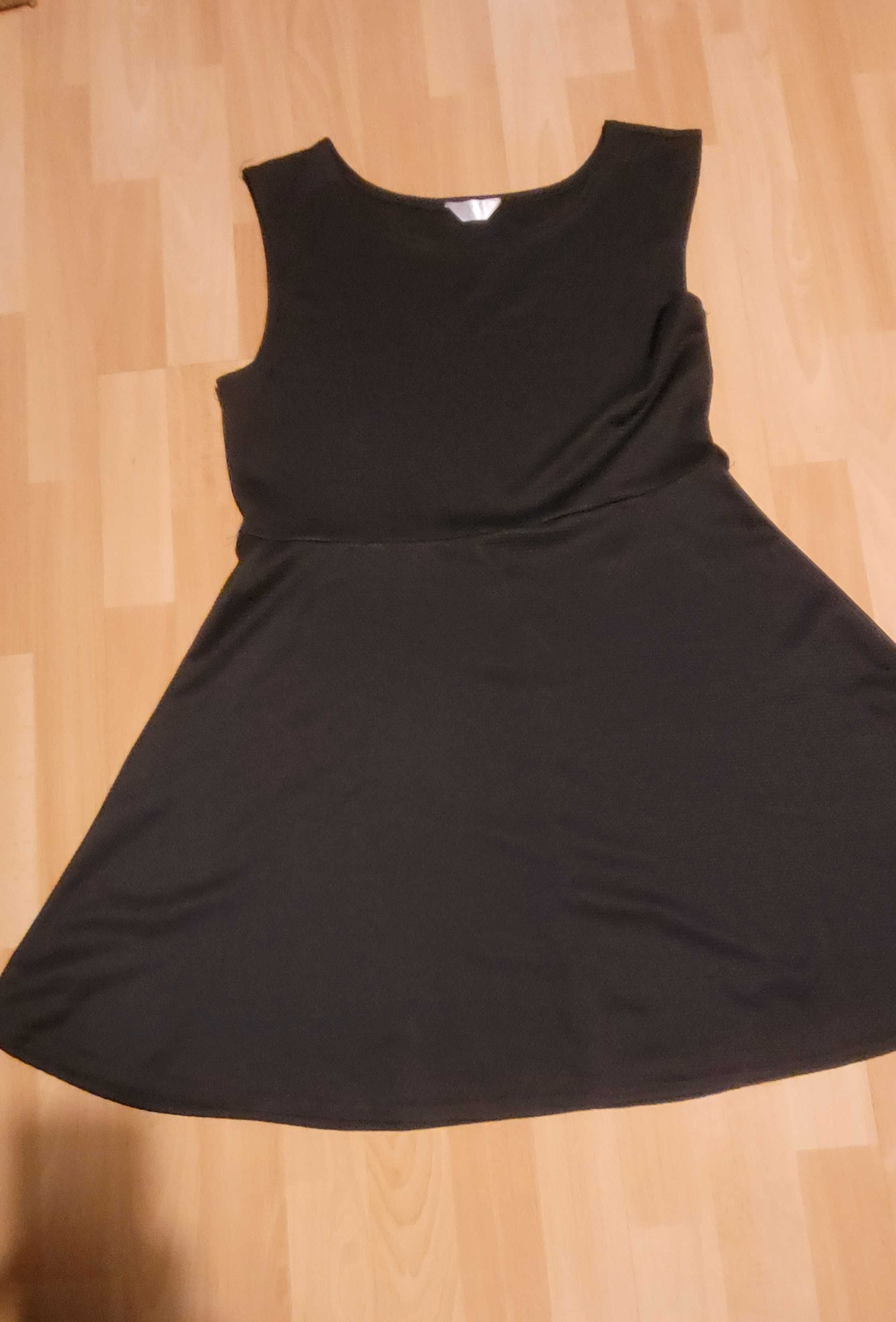Sukienka czarna rozkloszowana
