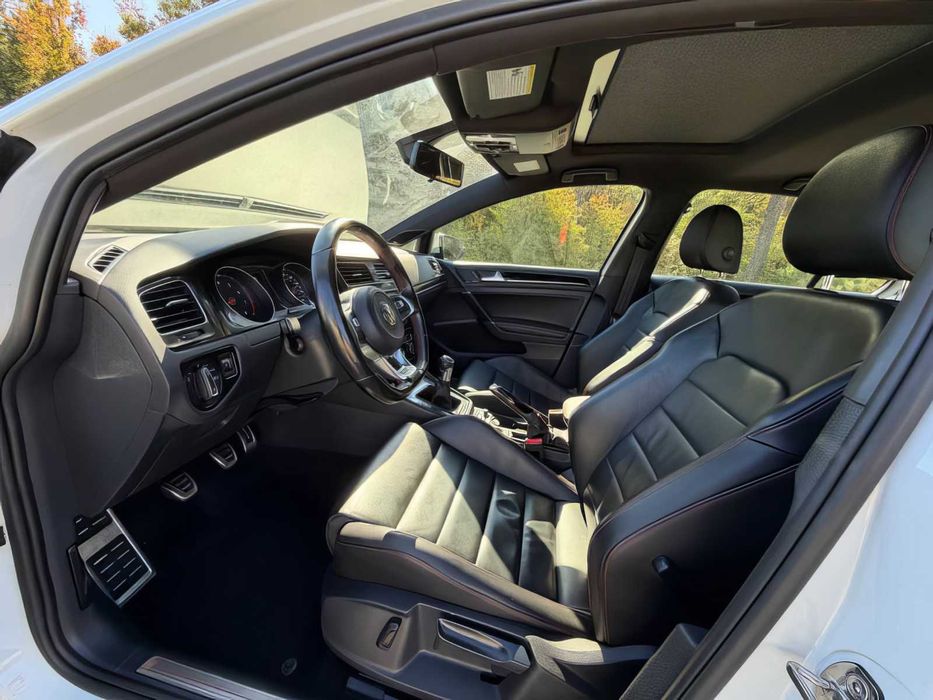 Volkswagen Golf      2017