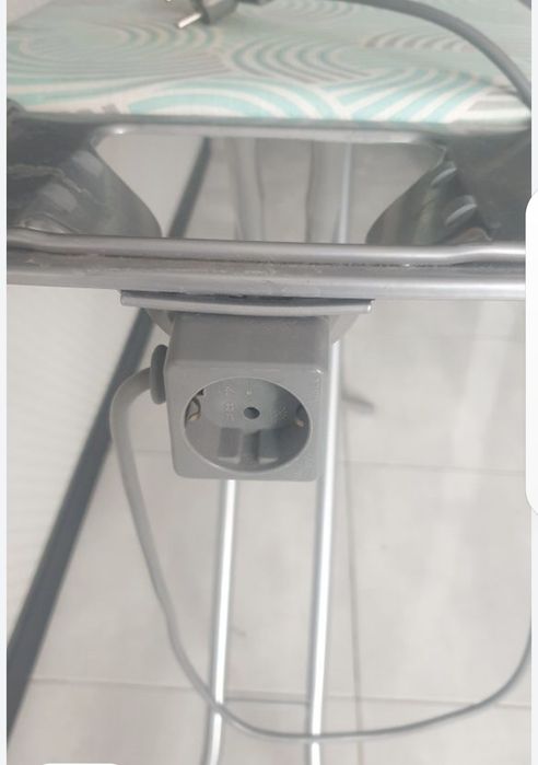 Прасувальна дошка з підрукавником