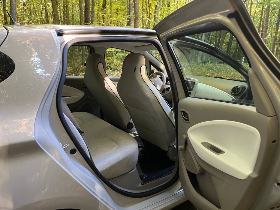 Renault zoe 41kwh 2017р запас ходу 300км
