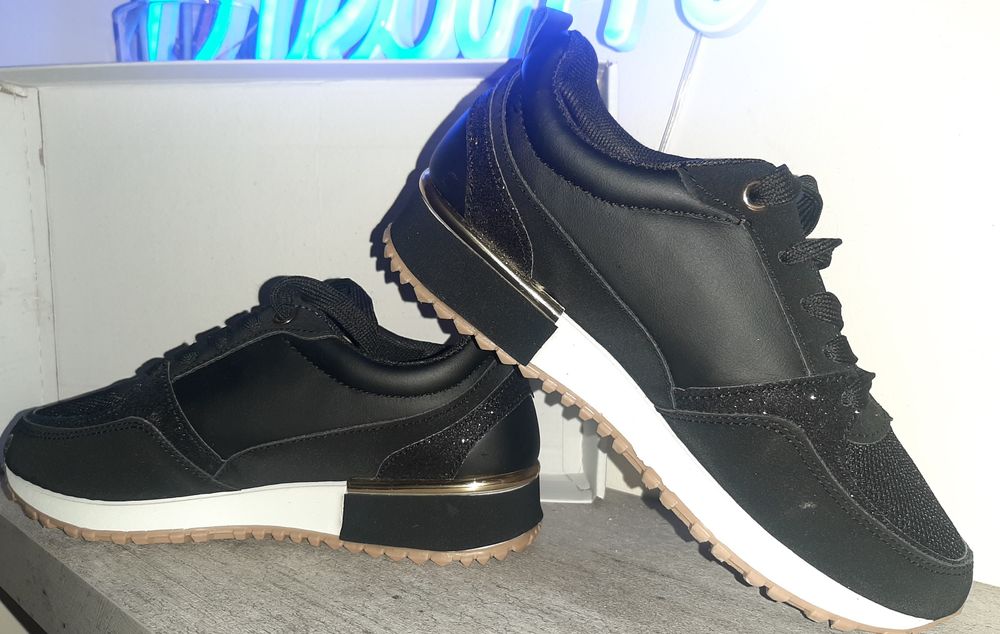 Sapatilhas de  mulher pretas e douradas T: 36