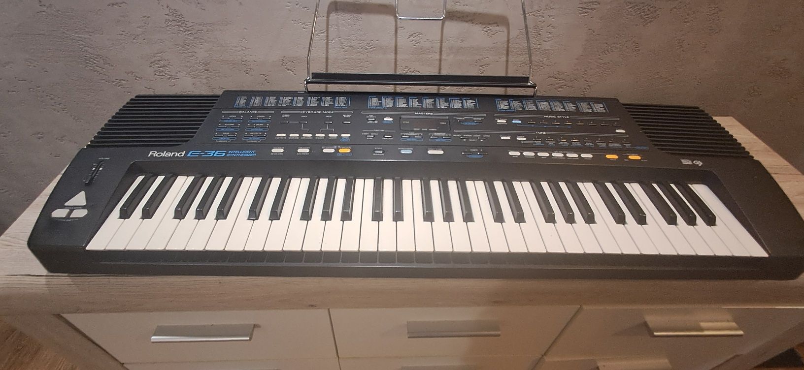 Sprzedam syntezator  Roland E -36