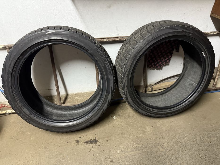 Продам 2-ве  зимнее шины Bridgestone Blizzak WS 60 (245/40 R 18)