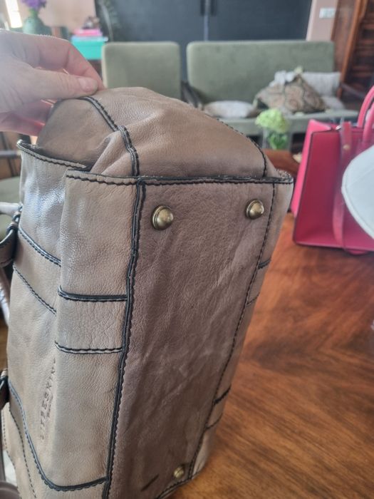 Роскошная сумкаТоут необычного цвета и дорогими деталями Liebeskind Be