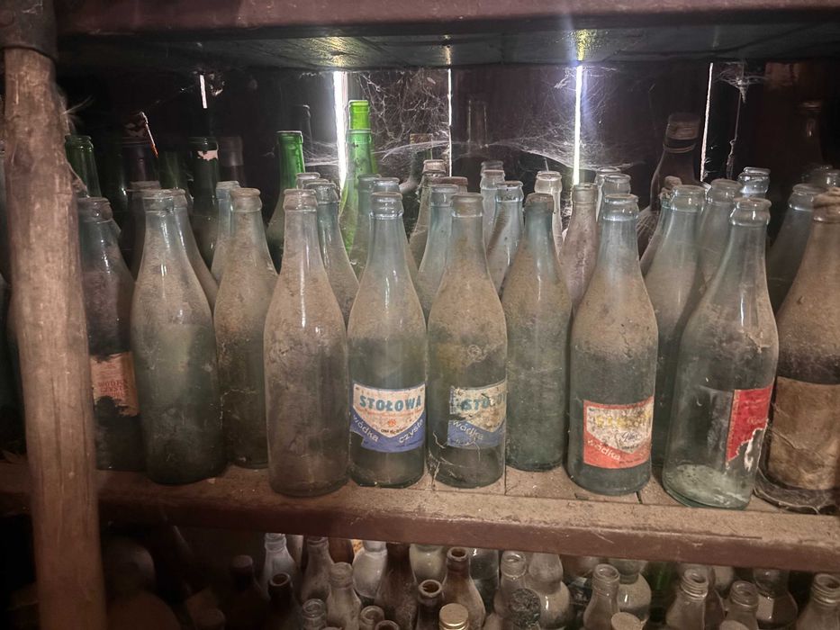 stara butelka z PRL po alkocholu winie piwie napojach  lekach