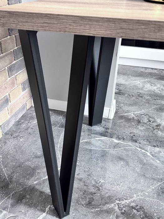 Stol wraz z krzeslami