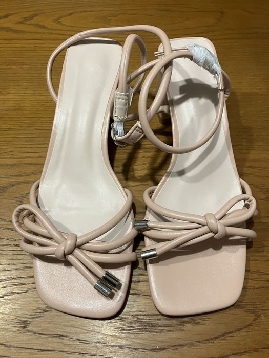 Vendo sandálias novas