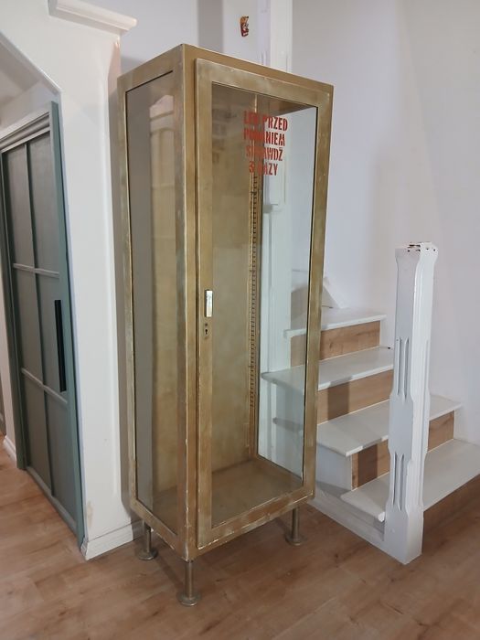 Szafka medyczna PRL industrial witryna metalowa