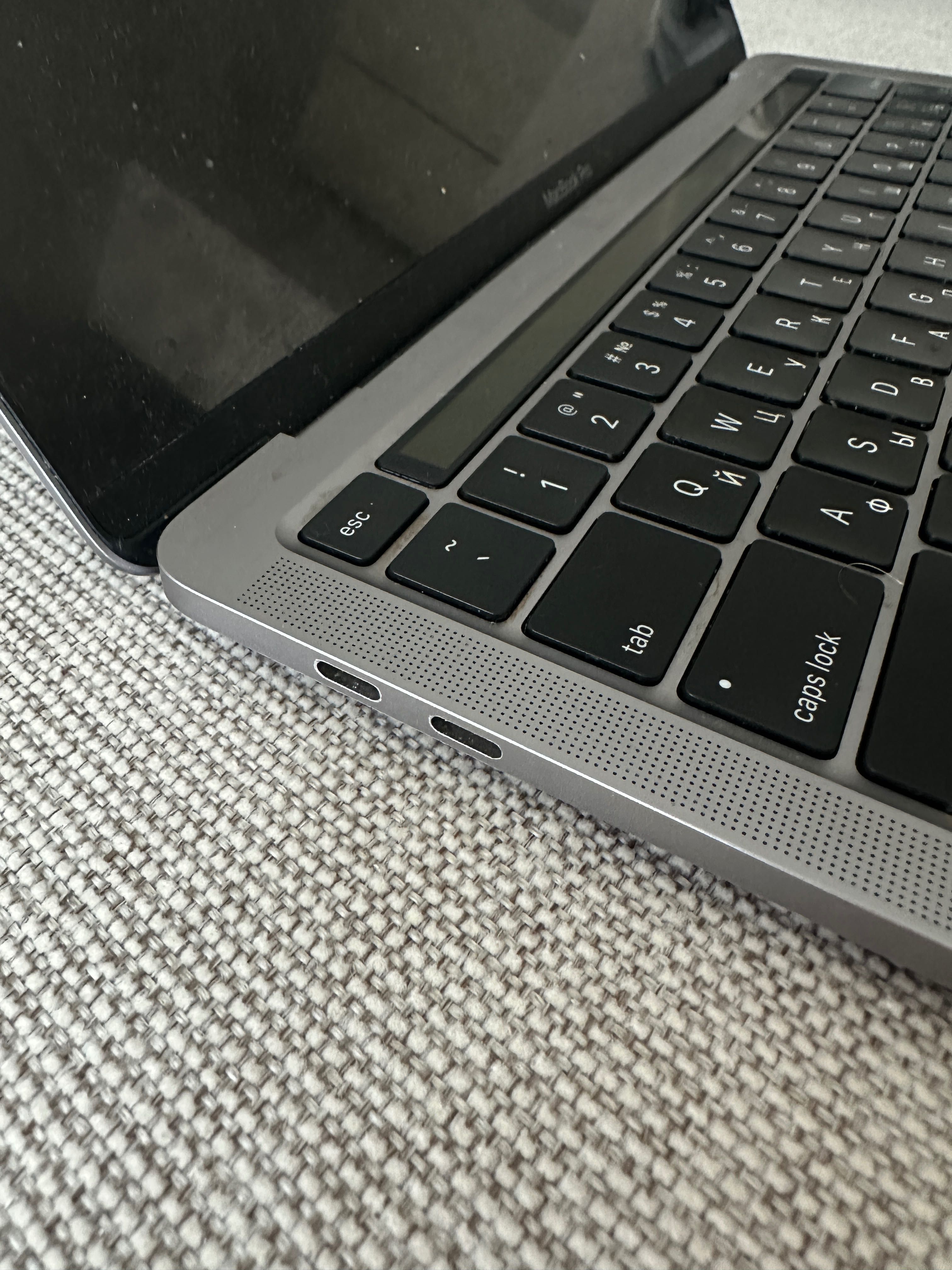 MacBook Pro 13” M1 Pro – 8GB RAM / 256GB SSD (Model MYD82LL/A)