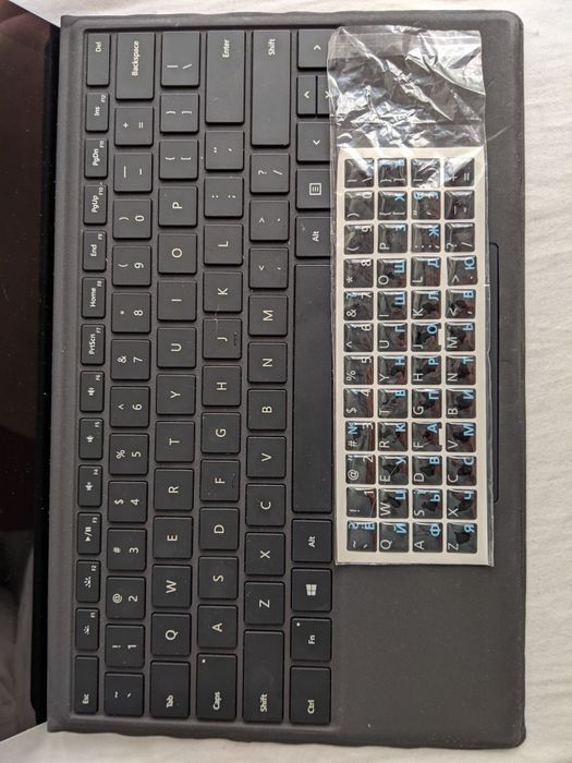 Microsoft Surface Pro 4 i5-6300/8Gb/256Gb с клавиатурой и зарядкой