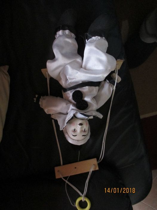 Pierrot com cabeça e mãos porcelana
