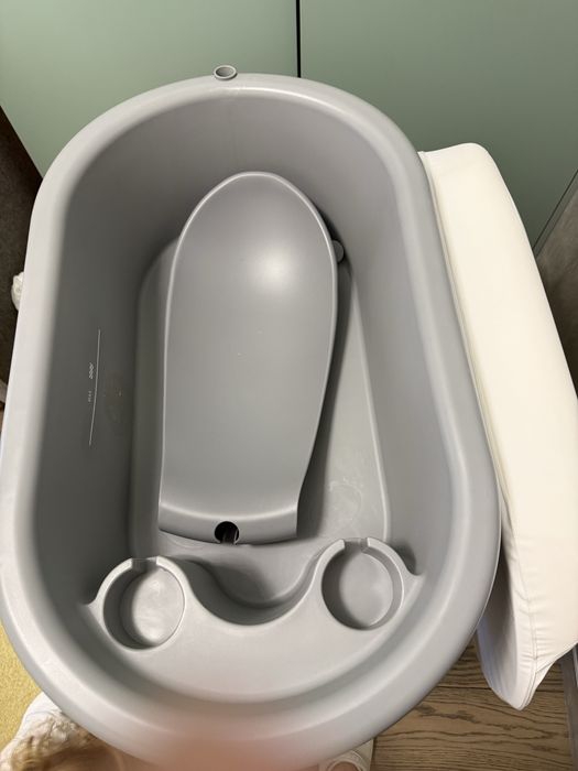 Ванна FreeOn з пеленальним столиком на колесах