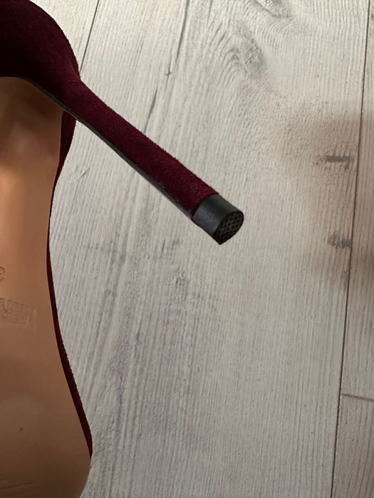 Бордові туфлі на високих шпильках