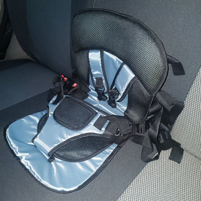 Безкаркасне автокрісло