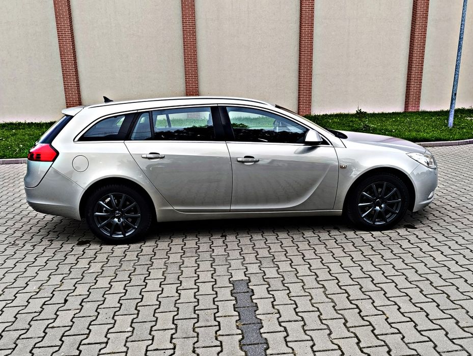 *Opel Insignia*1.8 benzyna* Bogate wyposażenie* Super stan*