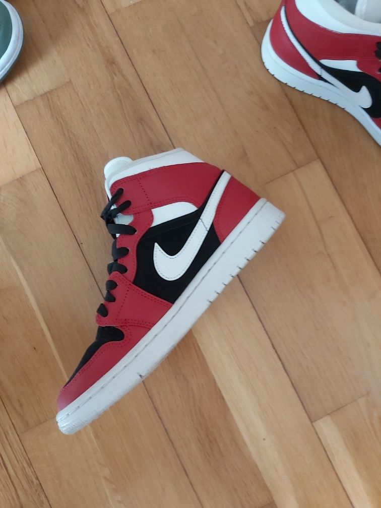 Jordan 1 Mid Gym Red Black