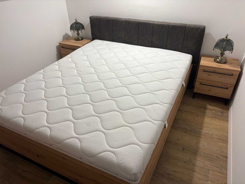 sypialnia łóżko materac szafki nocne