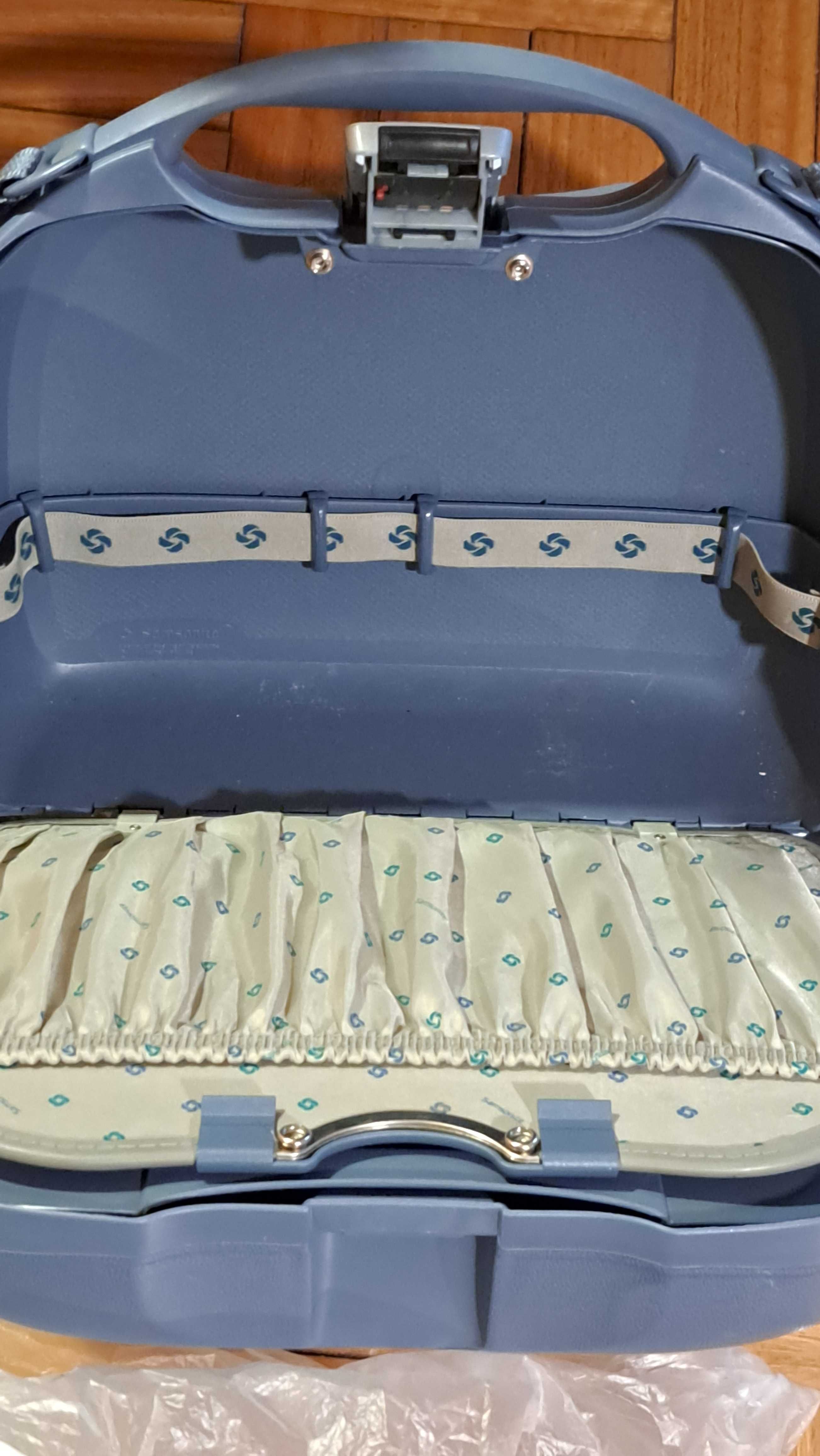 Conjunto de malas de viagem. O preço é das 3 peças.